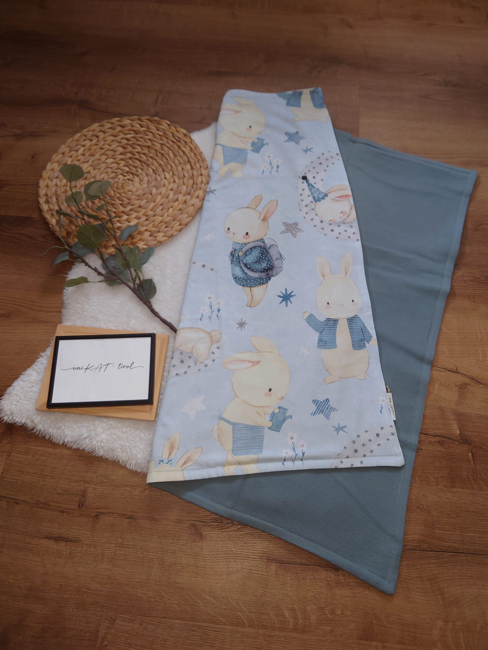 Premium Kuscheldecke „Kleine Hasenwelt“ 🐰✨ - ca. 90x90 cm