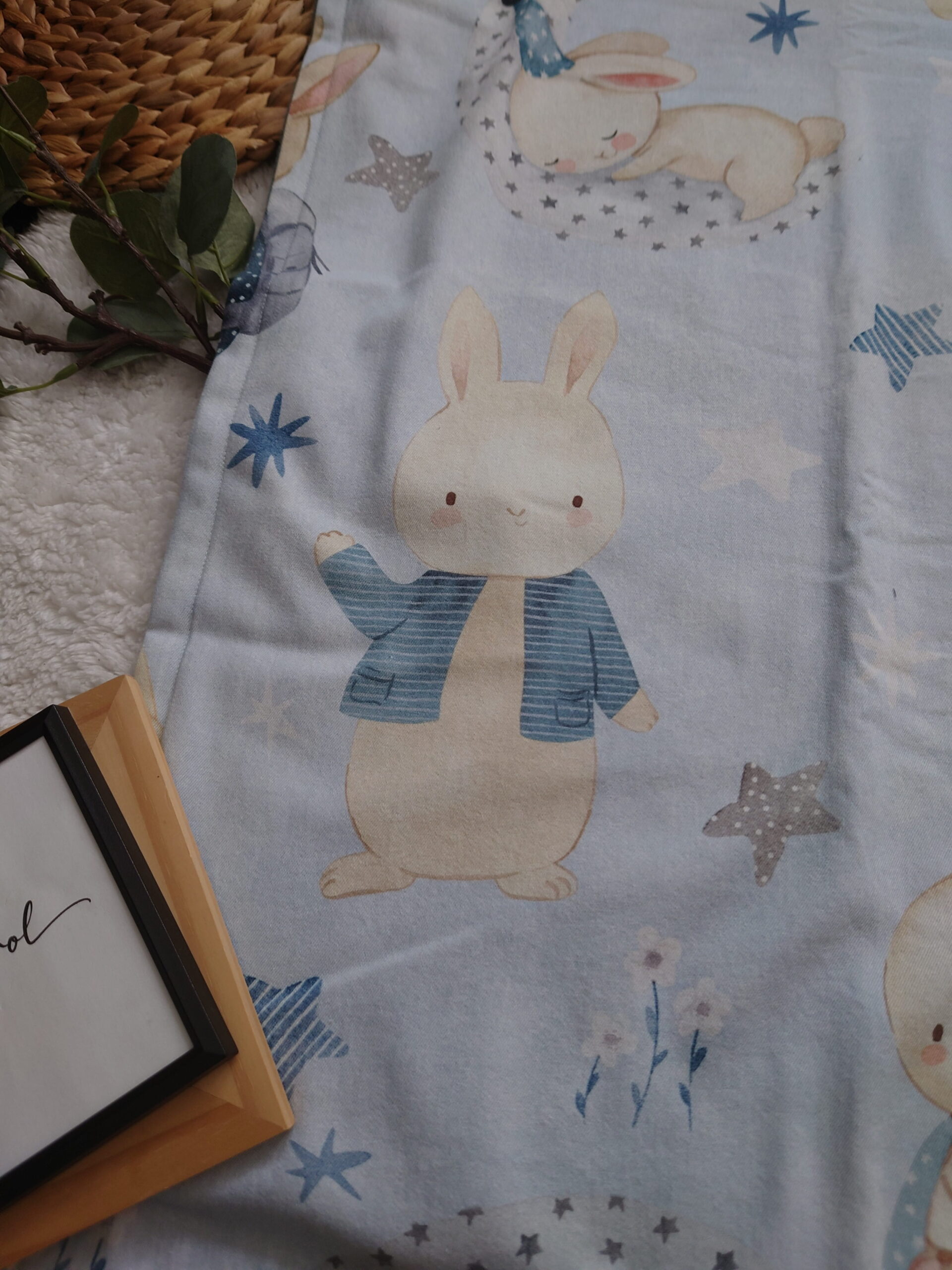 Premium Kuscheldecke „Kleine Hasenwelt“ 🐰✨ - ca. 90x90 cm – Bild 2