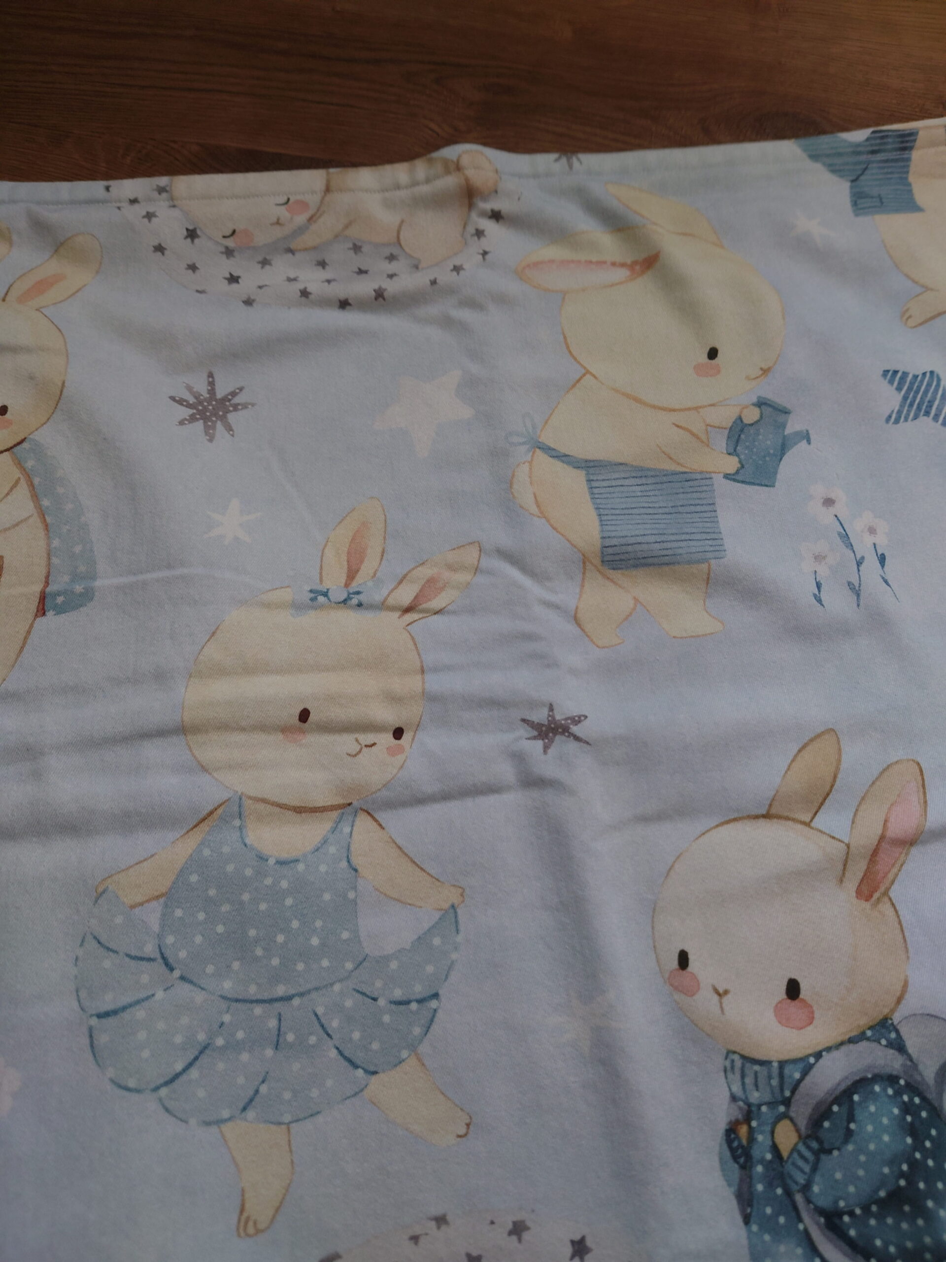 Premium Kuscheldecke „Kleine Hasenwelt“ 🐰✨ - ca. 90x90 cm – Bild 3