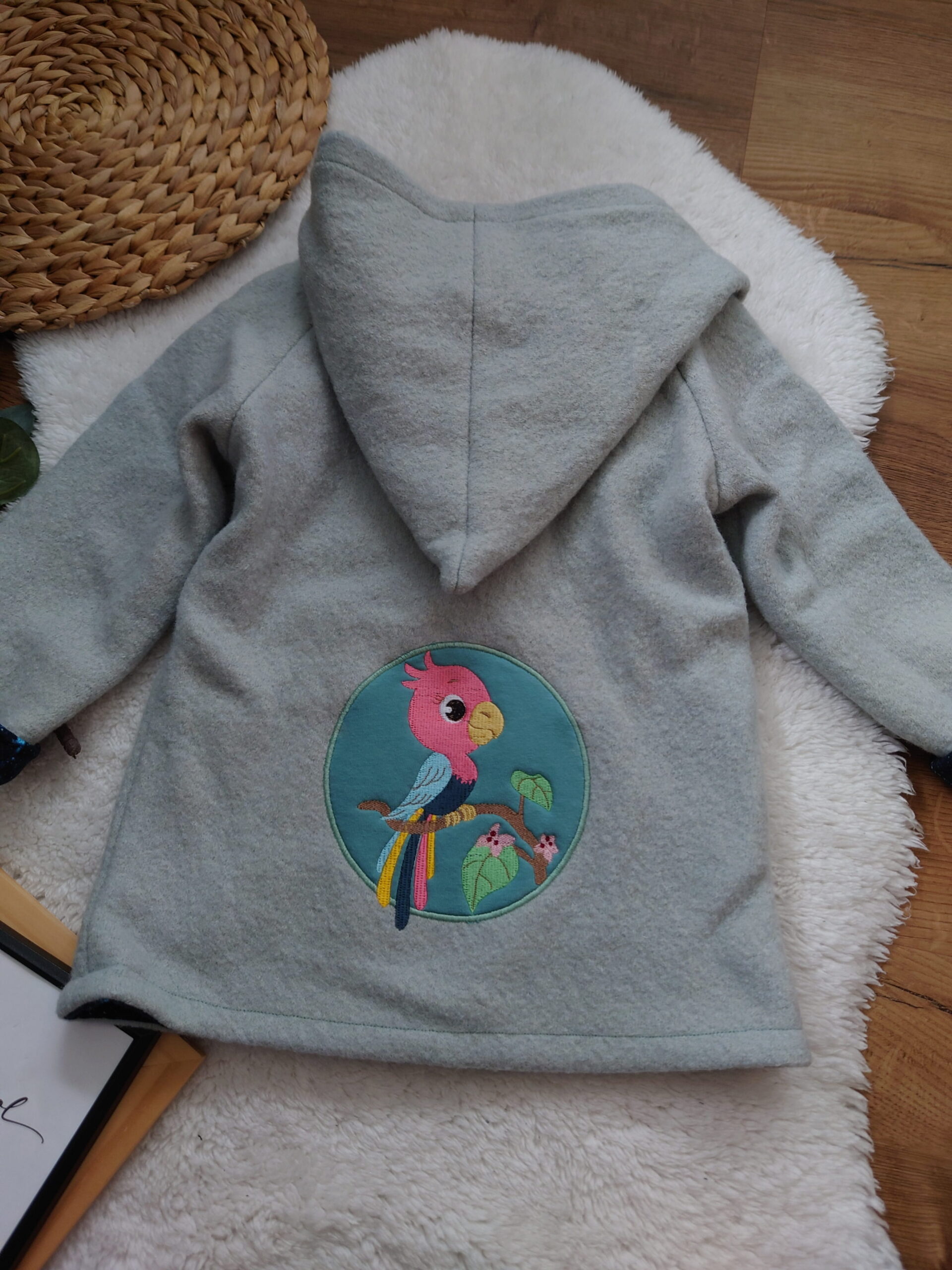 Walkjacke „Galaktischer Papagei“ 🌌🦜 - Gr. 98 – Bild 4